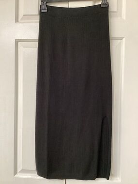 Free People Black Ribbed Knit Midi Skirt with Side Slit - Size XS